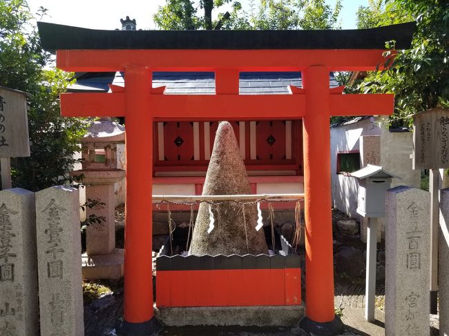 毎月仕事で来る娘を送って京都です。<br />今回は珍しく昼食時間に京都に着けると言うことで、最初にあんかけ蕎麦を食べたくてグーグル検索で見つけた本家尾張屋へ、その後は金運と芸事の「車折神社」、台風一過で以上に暑いのでカキ氷を食べに「中村軒」へ、なかなかいいコースを楽しめました。<br />