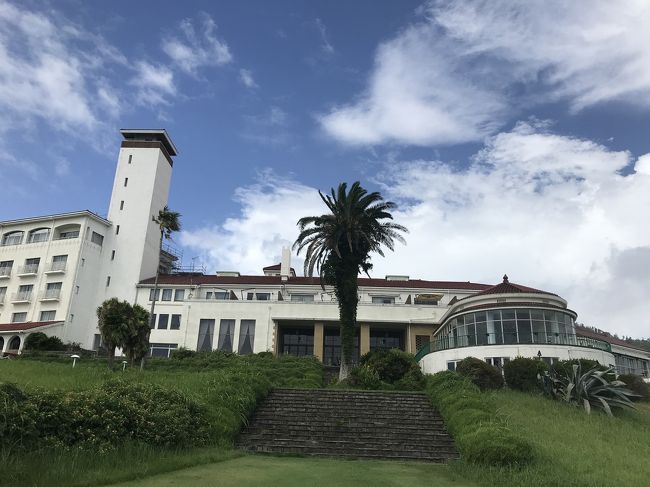 海外旅行のできない今 日本のクラシックホテルを訪ねてみようとの夫の一言。今回は、川奈ホテルに行きました。