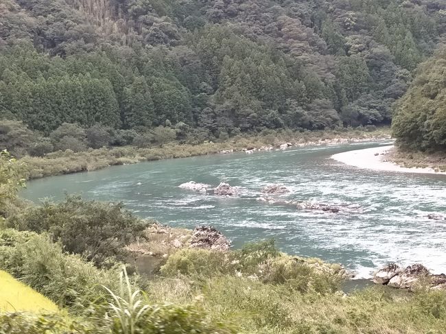 週末土日で大分と四国の旅♪<br />前回の別府から宇和島編に続き四国周遊編です<br />JR四国のお得きっぷを見つけたこともあり、バスと列車で宇和島から四国西南部を周遊します♪<br /><br />【行程】<br />9/12 東京～大分空港～別府～(フェリー)～八幡浜～宇和島<br />9/13 宇和島～宿毛～土佐入野～窪川～(しまんトロッコ)～宇和島～伊予大洲～(愛ある伊予灘線)～伊予市/群中港～余戸～松山空港～東京<br /><br />【フライト】<br />12 SEP NH 791 Y HND OIT 0755 0935<br />13 SEP GK 406 Y MYJ NRT 2020 2155(フライトキャンセルでNH1950 2125を手配)<br />(ANAHPで購入したスーパーバリューチケット「羽田(HND)/大分(OIT)」)<br />(じゃらんANAパックで手配した「羽田/沖縄//松山(MYJ)/羽田(HND」の残り)<br /><br />【宿泊】<br />9/12 宇和島 宇和島ターミナルホテル シングル<br />