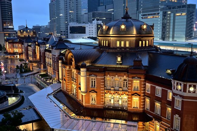 残暑が続く9月の東京、未だGoToの対象外になってて、まぁ家でおとなしくしてようかと思ってたところ、前から気になっていたクラシックホテル「東京ステーションホテル」にて、「都民限定 トク割プラン」(正規料金より50%以上お得な宿泊料金で、さらに朝食無料&共通ホテル利用券5000円分付き)をやっているのを発見!<br />せっかくのいい機会なので、丸の内周辺のプチ散策も合わせ、気分転換にホテルステイを楽しんでみることに。<br /><br />大正時代の竣工時の姿に復原された駅舎内にあるクラシックホテル・・・さてどんな素敵な光景に出会うことができるのでしょうか。。。<br /><br />〔ぷらっと東京さんぽ〕<br />●Scene.1:上野恩賜公園/不忍池(台東区)<br /> https://4travel.jp/travelogue/11637359<br /><br />〔ホテルステイ〕<br />●世のちり洗う・四万温泉そぞろ歩き(群馬県中之条町)<br /> https://4travel.jp/travelogue/11527443<br />●塔ノ沢温泉・元湯環翠楼ホテルステイ(神奈川県箱根町)<br /> https://4travel.jp/travelogue/11608083