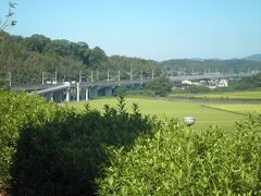 露天から九州新幹線と鹿児島本線が見える！　熊本県玉東町「ふれあいの丘交流センター」