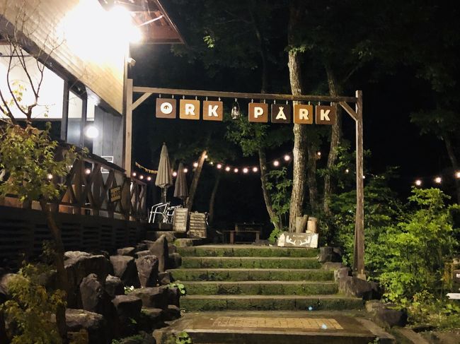 4月の初めコロナの波がじわじわとせっまて来た春休み恒例の孫達との旅行ですが予約していた旅行先が他県で心配になりました。でも皆行く気マンマン!いろいろ考えましたが、貸別荘なら大丈夫かな?ということで4月にひるがの高原のオークに行きました。その時が楽しかったようで、またの訪問になります。今回は主人や息子も参加の大所帯。大き目のコテージを予約しました。それも楽しみでしたが到着して管理事務所に寄った所前回宿泊したメイプル(名前)と言われて「ナンデ!」<br />でももう変更はできないようです。もう決まっているのに何を言ってもクレーマー!本当に残念ですが気を取り直して楽しむことにしました。オークは管理事務所に釣り堀があって釣ったマスを焼いてくれます。子供達はそれが楽しかったようです。当日は私と主人、息子家族、娘は子供達を連れて現地集合になりました。