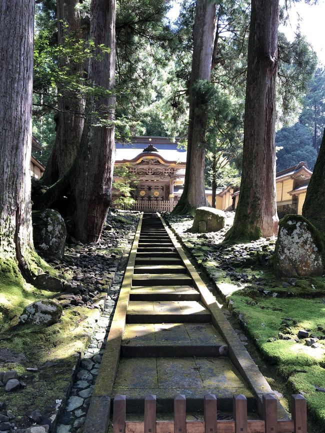 永平寺隣接のお宿に宿泊し、坐禅体験及び朝の５時前～おつとめに参加させていただき、日常生活では体験できない素晴らしい体験をすることができました。