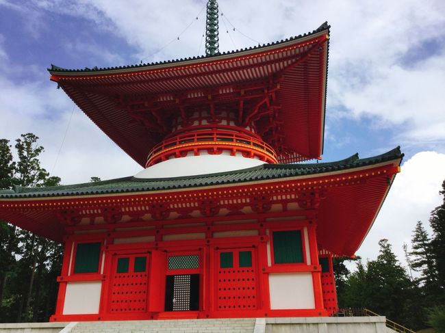 京都へ行ったNさんが、東海ツアーズが今安いと仰っておりまして。<br />ほほぅ…と覗いてみたのが始まり。京阪神どこに行こうか迷ったのだけど、大阪に大好きな博物館があるねん。そこ行こうやないか!と。<br />始めは京都も足伸ばそうとかと思ったのだけど、色々あって「空いてる今のうちに行こうシリーズ」だわ!と思って、未踏の高野山へ行くことにしました。<br />前にも行きたいと思って調べたことがあって、大阪からだと日帰りできるらしいって頭の隅にあったのよね。<br /><br />東海ツアーズ、本当に安くて。更に私は都民じゃないのでGOTO割引が効いて、なんとまあ!ほぼ新幹線片道料金で往復新幹線と2泊宿泊料金を手に入れたのでありました。<br />味締めて、もう一回行きそうだけど(笑)<br /><br />【ご請求金額】<br /> ご旅行代金等合計 22,800円<br /> 値引等 -7,980円<br /> ご請求金額 14,820円<br /><br />1、3日目は大阪で中日の2日目のみ高野山です。