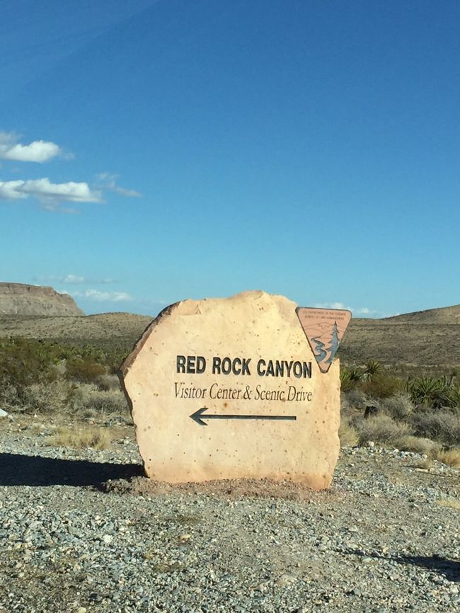 20181122 (木)<br /><br /># レッド ロック キャニオン ( Red Read Canyon )<br /><br /># レッド ロック カジノ ( Red Rock Casino )<br /><br /># マンダリン ベイ ( Mandalay Bay )<br /><br /># ルクソール ( Luxor )<br /><br /># エクスカリバーエクスカリバー (Excalibur )<br /><br /><br />朝食 : マクドナルド (写真なし)<br />昼食 : Auntie Anne’s Pretzels<br />夕食 : Popeye’s Louisiana Kitchen<br /><br /><br />