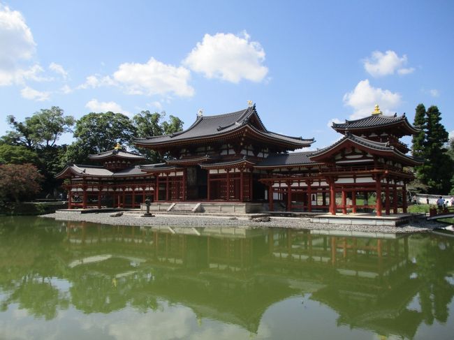 かねてより行ってみたいと思っていました宇治をぶらりと旅してみました。<br /><br />夏の終わりの暑い日で、観光客の多い、京都の名所の一つです。<br /><br />さらっと見ていただければ幸いです。<br />