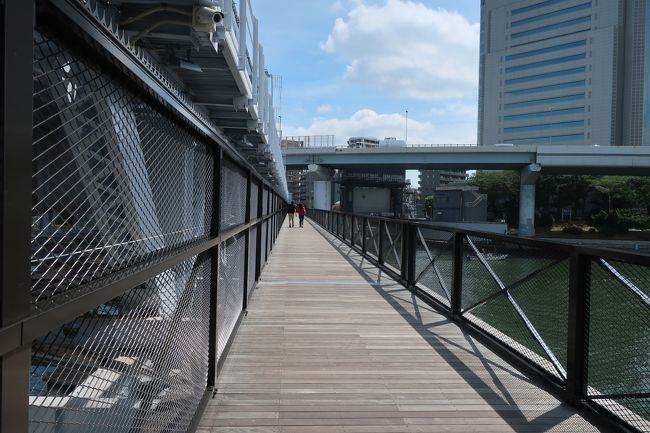 ☆浅草と墨田区つなぐ道【隅田リバーウオーク】新名所できました。<br />☆サイクリングで隅田川沿線を走りました。<br />☆写真は隅田リバーウオーク入り口付近。<br /><br />■汐入公園<br />■桜橋<br />■隅田川テラス<br />■両国<br />■すみだリバーウオーク<br />■みずまち<br />■浅草<br />■円通寺<br />