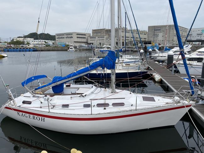 京急沿線 ぶらり散歩をしている時に、ふと思いついた「三浦半島一周 ぶらり散歩」をしてみることにしました。海岸線沿いにのんびり歩いてみたいと思います。部分的には既に散歩したところもありますが、歩いたことがない道もありますので、行ってみたいと思います。地図上では知っているつもりでも知らないところは多くあります。さて、そこで問題なのは、三浦半島の付け根ってどこだろう？地図上で広くとらえると、新杉田と藤沢を繋ぐ線の南東側が全て三浦半島のように見えます。広く見るとですが。ただ、横浜市の新杉田の人たちや藤沢の人たちが、自分たちが三浦半島に住んでいるとは全く思っていないでしょうから、地図上で少し小さく、妥当なところで見てみると、金沢文庫と逗子を結ぶ線の南東側が妥当なところかな。少なくても横須賀市以南なら間違いなく三浦半島でしょう。　ということで京急の金沢文庫駅から歩き始めてみることにします。