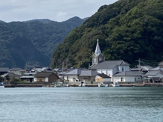 10月からいよいよ東京もGO TO トラベルの対象に。<br />その前の9月の連休の2日前に、フライング・スタートをして長崎へ。<br />そして、そこから車で熊本・天草へ向かいました。<br />ここ数年は潜伏キリシタン関連の教会に出かけてますが、天草もその1つです。<br />五島や外海とはまた違ったその姿を拝見しに出かけました。<br /><br />【旅程】<br /><br />9月17日<br />羽田空港:16時10分発→長崎空港:18時05分 ANA667便<br />長崎空港→諫早<br />9月18日●<br />諫早:10時すぎ頃→千々和→小浜(ランチ)→口之津港<br />↓<br />口之津港:14時発→鬼池港:14時30分着 フェリー<br />↓<br />富岡城<br />↓<br />望洋閣(ホテル)<br />↓<br />9月19日●<br />五足の靴文学遊歩道<br />↓<br />大江教会・ロザリオ館<br />↓<br />崎津教会(崎津集落)<br />↓<br />天草コレジヨ館<br />↓<br />鬼池港<br />↓<br />鬼池港:12時45分→13時15分 フェリー<br />↓<br />六兵衛t茶屋千々和店(ランチ)<br />↓<br />諫早<br />↓<br />9月20日<br />9月21日(亀山社中跡他・大浦天主堂)<br />9月22日<br />9月23日<br />長崎空港:15時10分→羽田空港:17時00分 JAL612便