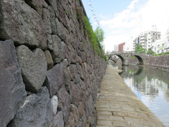 お盆時期であれば家族全員都合が合うので、まず日程だけ押さえ、行き先は家族会議で決め、2か月ほど前に予約<br />ちょうどジャルパックで2万円の割引クーポンが使え、自分と妻で予約を分け▲2万円×2となりました<br />娘の修学旅行が長崎ではありました（す）が、自分的には初めて（一度駅前に数時間立ち寄っただけ）の長崎のため、定番の観光地と娘たちの希望でハウステンボスを巡ってきました