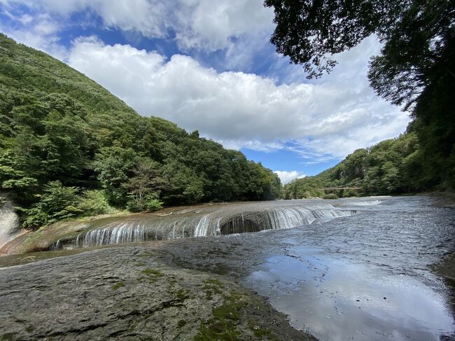 4連休直前、水上温泉に滑り込んで温泉を満喫してきました！<br />今回も露天風呂のある部屋にして快適でした。<br />夕食は、コース料理で美味しく頂けました。<br />翌日は、東洋のナイアガラと言われる吹割の滝を堪能してきました。<br />予想に反して、天気が良い日に行けて良かったです！<br />これから数年、気軽に海外旅行は難しいと思うので、こういった日本の絶景を見直したいです！