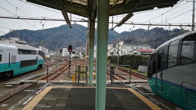 2019年の関東遠征は伊豆へ踊り子号とスーパービュー踊り子号の乗り比べ、横浜で東海汽船さるびあ丸に乗り特急ひたちと常磐線代行バスで福島第一原発周辺と被災地を視察して太平洋フェリーと高速バスを乗り継いで大阪へ帰る6日間の旅。<br />今回は2日目の特急踊り子号とスーパービュー踊り子の乗り比べをメインにして1日目と2日目前編をまとめて紹介する。<br />帰路はSVO展望席の旅。そして新宿駅でスーパーあずさ関連の見納めも行う(車両は出てきませんよ、待ってられなかったし)<br />ダイジェスト版なので時刻は分かる分のみ掲載。<br />1日目<br />新大阪740→のぞみ212号→955新横浜<br />新横浜→小机<br />小机→長津田<br />長津田1111頃(定刻1108)→急行中央林間行→1118頃中央林間<br />中央林間1121→普通相模大野行→1126相模大野<br />相模大野1133→普通本厚木行→1144海老名<br />海老名1210→特急横浜行→1235横浜<br />横浜1250→普通品川行→1259京急新子安<br />新子安→池袋<br />池袋1541→普通成増行→1548中板橋<br />ときわ台1619→普通志木行→1634和光市<br />和光市1652→急行川越市行→1658志木<br />朝霞台→和光市<br />和光市→池袋<br />池袋→後楽園<br />後楽園→赤羽岩淵<br />赤羽岩淵→王子<br />飛鳥山1917頃→東池袋四丁目<br />東池袋→池袋<br />池袋→大塚<br />新大塚→池袋<br />池袋→和光市<br />和光市→中板橋<br />2日目<br />中板橋601→普通川越市行→612下赤塚<br />地下鉄赤塚621→普通和光市行→628和光市<br />和光市707→普通新木場行→728池袋<br />池袋→赤羽<br />赤羽→京浜東北線→田端<br />田端→山手線内回り→巣鴨<br />巣鴨→神田<br />淡路町→東京<br />東京1000→特急踊り子107号→1236伊豆急下田<br />伊豆急下田1607→特急スーパービュー踊り子10号→1904池袋<br />池袋1914→通勤快速新宿行→1920新宿<br />新宿2208→山手線外回り→2222巣鴨<br />3日目<br />巣鴨612→山手線外回り→624上野<br />上野641→快速取手行→649南千住<br />南千住→武蔵境<br />武蔵境754→是政行→806是政<br />南多摩819→普通立川行→825分倍河原<br />分倍河原834→準特急高尾山口行→902高尾山口<br />高尾山口907→準特急新宿行→910高尾<br />高尾924→普通甲府行→940上野原<br />上野原1014→普通高尾行→1021相模湖<br />相模湖1047→普通高尾行→1055高尾<br />高尾1100→中央特快東京行→1106八王子<br />八王子1110→快速桜木町行→1122橋本<br />橋本1126→快速本八幡行→1152京王多摩川<br />京王多摩川1202→区間急行本八幡行→1205調布<br />調布1209→普通京王八王子行→1217東府中<br />東府中1232→普通府中競馬正門前行→1234府中競馬正門前<br />府中→高幡不動<br />高幡不動1314→普通多摩動物公園行→1317多摩動物公園<br />多摩動物公園1320→上北台行→1334立川南<br />立川1345→普通青梅行→1357拝島<br />拝島1401→普通川越行→1447川越<br />川越1520→急行池袋行→和光市<br />和光市→白金高輪<br />泉岳寺1655→快特三崎口行→1715横浜<br />横浜→普通大船行→関内<br />横浜港1810→東海汽船さるびあ丸→1945東京港<br />浜松町→山手線内回り→新橋<br />茅場町→普通北春日部行→南千住<br />4日目<br />南千住628→中目黒行→633上野<br />上野700→特急ひたち1号→907泉<br />泉935→普通いわき行→950いわき<br />いわき1027→普通富岡行→1109富岡<br />富岡1140→常磐線代行バス浪江行→1208頃浪江<br />浪江1220→普通原ノ町行→1240原ノ町<br />原ノ町1240→普通仙台行→1418仙台<br />仙台駅前→仙台市営バス→県庁市役所前<br />仙台1517→快速石巻行→1601矢本<br />矢本1634→普通石巻行→1651石巻<br />石巻営業所1755→宮城交通高速バス県庁市役所前行→1922頃県庁市役所前<br />5日目<br />県庁市役所前→仙台市営バス→仙台駅前<br />仙台1050→普通高城町行→1106中野栄<br />中野栄駅前1136頃(定刻1122)→宮城交通バス→1155頃(定刻1134)仙台港フェリーターミナル<br />仙台港1250→太平洋フェリーいしかり→1030名古屋港<br />6日目<br />フェリーふ頭1040→名古屋市営バス→築地口<br />築地口→栄<br />栄→名城線右回り→久屋大通<br />久屋大通→中村区役所行→名古屋<br />名古屋駅新幹線口1530→名神ハイウェイバス→1758千里ニュータウン