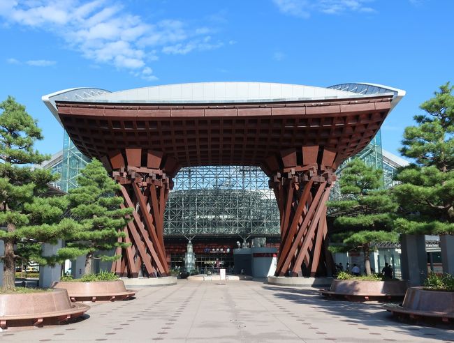 今回はGOTOキャンペーンを利用し、北陸を巡りました。九州西岸を台風１０号が北上中で、その余波を心配しましが、お天気にも恵まれました。なかびの３日目は、金沢市内を巡りビジネスホテルに宿泊です。<br /><br />(宿泊)<br />　名剣温泉(奥黒部欅平)<br />　大牧温泉観光旅館<br />　(ホテルインターゲート金沢)<br />　葭ヶ浦温泉らんぷの宿<br />　和倉温泉加賀屋<br /><br />(ルート)<br />　１日目、黒部峡谷鉄道で<br />　　　　　(泊)名剣温泉<br />　２日目、庄川峡を船で<br />　　　　　(泊)大牧温泉<br />　３日目、金沢市内を観光<br />　　　　　(泊)インターゲート金沢<br />　４日目、レンタカーで能登半島へ<br />　　　　　(泊)らんぷの宿<br />　５日目、能登半島から和倉温泉へ<br />　　　　　(泊)加賀屋<br />　６日目、金沢へ戻り帰途へ