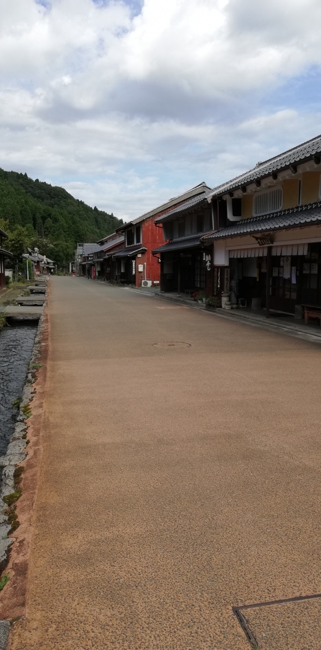 福井県の若狭地方にある、熊川宿と、瓜破の滝に、車で行きました。