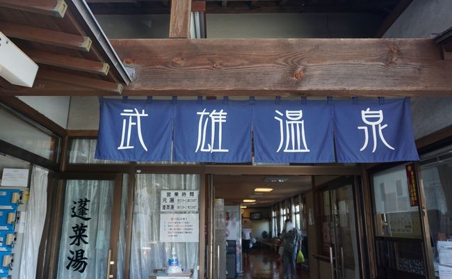 九州旅行を計画しました。旅行の計画として、夫の意向と自分の意向を洗い出し。<br /><br />夫：ホテルの朝食バイキング・トルコライス・東筑軒のかしわめし・もつ鍋・温泉<br />私：ちゃんぽん・平和公園・めがね橋・オランダ坂・夜景・梅ヶ枝餅・福岡空港のラウンジ<br /><br />　　9/26　夕方　NH667羽田→長崎（A321）　長崎泊<br />　　9/27　長崎観光　<br />○　9/27　佐賀県に移動<br />○　9/27　福岡県に移動　福岡泊<br />　　9/28　夕方　NH264福岡→羽田（78P）<br /><br />レンタカー　走行245km<br />出発　9/26　18:24　帰着　9/27　17:31<br /><br />長崎から福岡に向かう途中、立ち寄った２か所です。<br />さほど遠回りするでもなく、行路の途中に立ち寄った感じの近さでした。<br />レンタカーはナビ＋music line対応のものをお願いし、bluetoothでナビとスマホを繋いで、スマホに格納した音楽を聴きながら快適にドライブ出来ました。