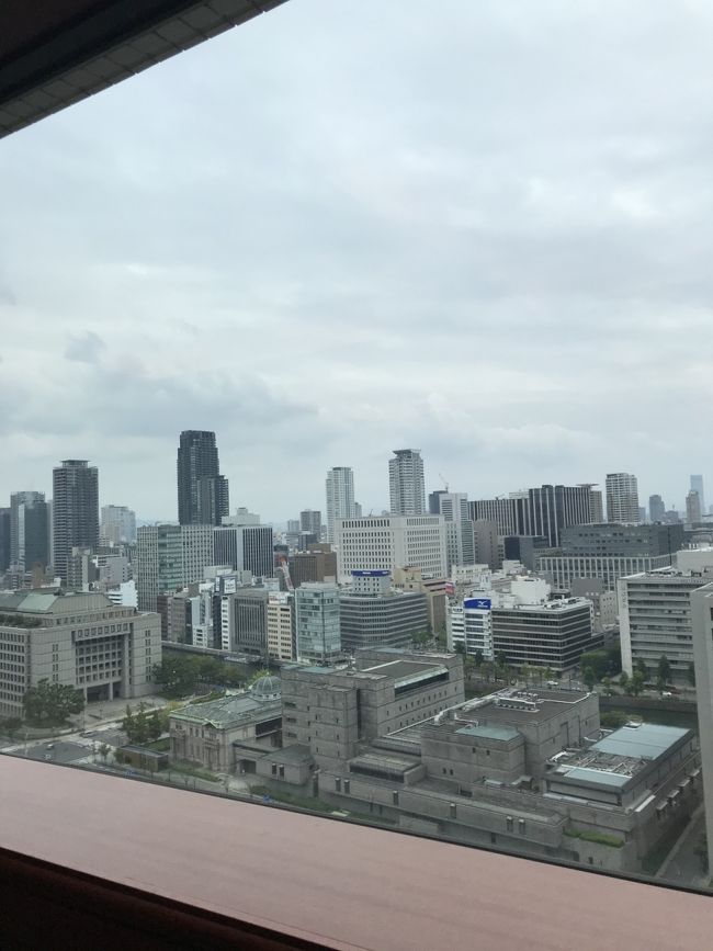 近場でちょっといいホテルに泊まってゆっくりしようって事でクチコミの良いANAクラウンプラザホテル大阪のクラブラウンジアクセス付きステイへ行くことに。<br />ちょうどお部屋アップグレードもついて一泊¥12000ちょっと。地域共通クーポンもつくのでゆっくりホテルステイをしに行こう~!