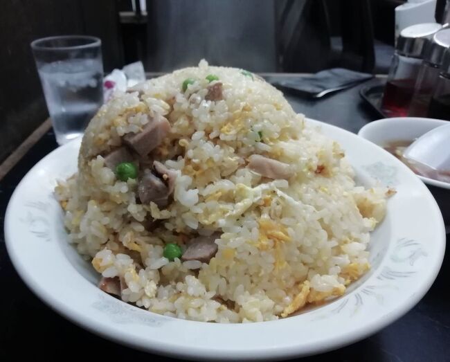 ★ 不要不急の都内1泊(24時間の旅)<br /><br />11:30~ろしあ亭(ロシア飯)<br /><br />19:30~登龍(町中華)<br /><br />21:00~(追い返された)サンマルクカフェ<br /><br />06:15~文殊(駅そば)<br /><br />※ 写真は 登龍大盛り炒飯
