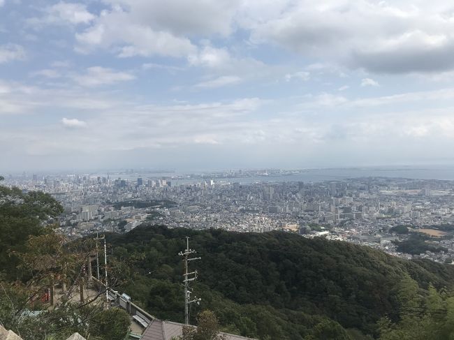 初の1人登山です。登山と言っても初心者なので舗装された道と階段をただ登るだけ。でも山までの往復はランニングで!といういろいろ初の試みをしてみました。