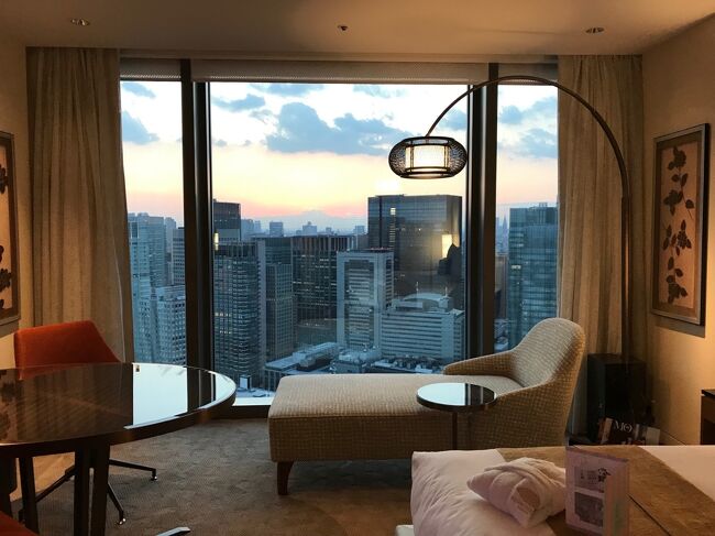 親友Yちゃんとそのお子ちゃんと一緒にマンダリンオリエンタル東京に宿泊しました。<br />お部屋は普通のスタンダードツインです。