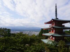 富士五湖から勝沼ぶどう郷へ（一日目）～注目の新倉山浅間公園ほか忍野八海、山中湖周辺をあちこち。富士山を身近に暮らす感覚がまた意外に新鮮です～