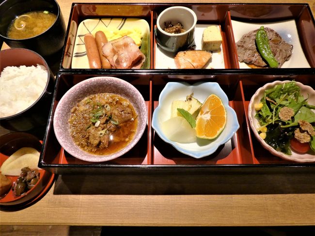 大阪東急REIホテルの<br />関西2府4県限定「大阪いらっしゃい」ステーキ食べ放題!!(90分制)1泊夕朝食付き★特典飲み放題付き★<br />というプランをじゃらんで予約。<br /><br />ホテル代 2名分1泊2日 20000円<br />Go To ▲7000円<br />大阪いらっしゃい ▲5000円<br />じゃらん期間限定クーポン ▲1500円<br />じゃらんポイント ▲1500円<br />地域共通クーポン ▲3000円<br /><br />計 2000円<br /><br />お一人 1000円<br /><br />なんか、すいません。<br /><br /><br />