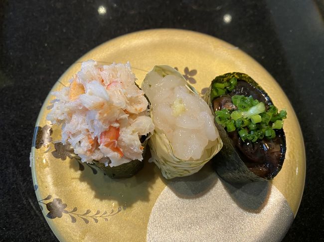 トロッコ列車から新黒部 新幹線で富山駅<br />お寿司🍣 <br />凄い期待してましたが、富山旅行は絶景です。グルメはうー~んってイメージ<br />のどぐろ高級品いただきましたが、一度で良いかなという印象 そのかわり白エビ唐揚げは美味しくて駅で冷凍白エビ買いました。<br />その後旅行会社の新幹線は時間変更出来ず時間潰してました。今回の富山黒部旅行は絶景につきます。そして時間調整上手く行かず2時間時間潰しが二日もあったので、よく調べる事をおすすめします。<br />効率よく回るなら富山から往復が良いのかな?<br />立山は脚が丈夫なうちにおすすめします。<br />ミクリが池温泉♨️が近めですね。