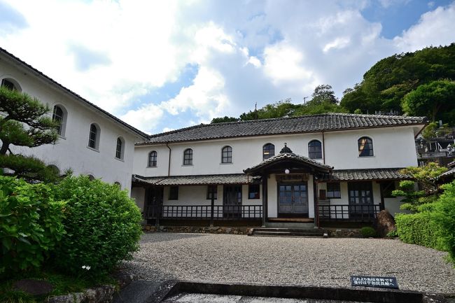 2019年の四国周遊の第2弾は、高知県西部から愛媛県の南予地方を巡る旅へ。<br />旅の最終日の3日目、朝から宇和島市内を観光したのち、空港のある松山を目指しつつ、南予地方に点在する名城や古い町並みを巡っていくことに。<br /><br />時間が限られている中今回訪れたのが、続日本100名城の「河後森城」、重要伝統的建造物群保存地区に選定されている「卯之町」、そして日本100名城の「大洲城」と、我ながらバラエティに富んでいるというべきか、はたまた偏っているというべきか。。。<br /><br />今も豊かな自然と歴史的遺産が数多く残る南予地方・・・さてどんな素敵な光景に出会うことができるのでしょうか。<br /><br /><br />〔2019四国周遊の旅・高知&愛媛県編 アウトライン〕<br />●Part.1(1日目) :中村城跡/四万十川<br /> https://4travel.jp/travelogue/11636340<br />●Part.2(2日目①):足摺岬<br /> https://4travel.jp/travelogue/11639266<br />●Part.3(2日目②):柏島<br /> https://4travel.jp/travelogue/11641950<br />●Part.4(3日目①):宇和島城(日本100名城)/天赦園<br /> https://4travel.jp/travelogue/11644895<br />●Part.5(3日目②):河後森城(続日本100名城)/卯之町(重伝建地区)/大洲城(日本100名城)【この旅行記】<br /><br />〔2019四国周遊の旅・高知県編〕<br />●Part.1 ~龍馬が佇む桂浜から緑溢れる竹林寺へ~<br /> https://4travel.jp/travelogue/11538660<br />●Part.2 ~土佐浜街道吉良川&安芸・昔ながらの町並みを歩く~<br /> https://4travel.jp/travelogue/11544239<br />●Part.3 ~四国の覇者となった長宗我部氏の居城・岡豊城登城記~<br /> https://4travel.jp/travelogue/11548589<br />●Part.4 ~雨露に濡れる南海の名城・高知城登城記~<br /> https://4travel.jp/travelogue/11567369