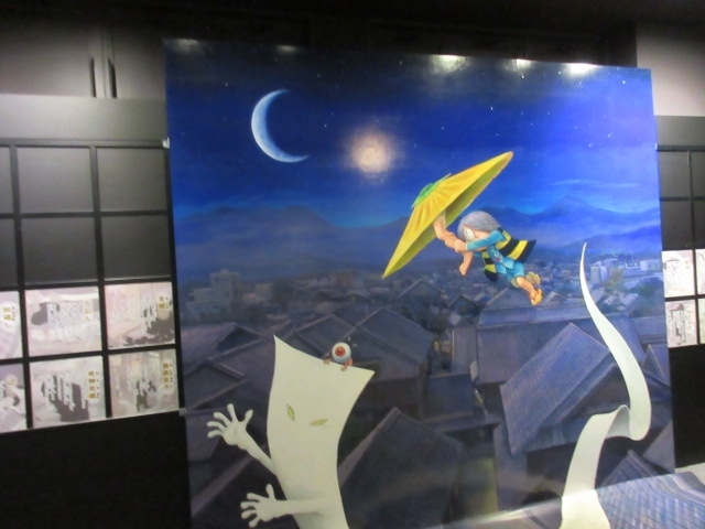 ごれんさんの旅行記で魅了された境港の鬼太郎たちを見に行く計画。<br />最初は家族同行だったけど、都合で行けなくなり、私一人で。<br />ANA羽田→米子、鳥取→羽田の便を予約したら、鳥取→羽田が欠航となり、羽田⇔米子の往復1泊に変更し、砂丘は見送りに。<br /><br />10月1日から都民にもGOTO解禁されました。境港から近い皆生温泉で泊まろう・GOTOで高級旅館は埋まっている?1人宿泊の宿が少ない・・選んだ「いこい亭 菊萬」は女性1人旅に優しく、美味しく、最高のお宿でした。ヤフートラベルのヤフープラン(一休)でGOTO+プレミアム会員割引で2食付10945円、地域限定クーポンが3000円ってお得すぎて感激。<br /><br />行く直前に台風が・・宿に問い合わせたら、欠航なら、宿泊代は不要ですって。ヤフーのキャンセル保険には入らず、でした。<br /><br />地域限定クーポン→今回は電子クーポンでした。電子クーポンはペイペイやラインペイとは大違いで使いにくい・・<br /><br />1日目 ANA羽田→米子空港→鬼太郎列車で境港、水木しげるロード、記念館→バスで米子駅下車、バスで皆生温泉下車→宿 <br />2日目 皆生温泉からバスで米子市役所前下車→加茂川べり、白壁土蔵、米子港など徒歩で町歩き→米子駅からバスで米子空港→ANA米子→羽田<br /><br />鬼太郎と皆生温泉と米子市ちょっぴり、の一泊旅行です。<br /><br />画像は水木しげる記念館の中の撮影スポットです。<br /><br />