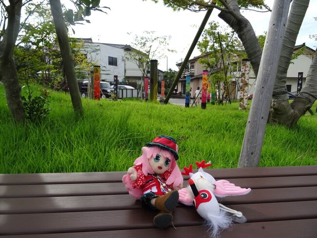 これから寒くなってくるヨ。<br />新潟の秋は、短いもんネ…ブルブル。<br /><br />瀬波温泉で一夜を明かしたワタシ達は、<br />次の目的地である「月岡温泉」を日帰りで楽しみ、<br />ついでに今日も、新潟の夕日と夜景を見ながら過ごしたヨ。<br /><br />今回の旅は、コロナウィルスの感染拡大もあリ、<br />半年ほどのブランクを開けての久々の遠出だったヨ。<br /><br />なので色々と不安なところはあったケド、<br />「人の多いであろう場所を避ける」などして、<br />それでも十分2日間を楽しみ、無事に帰って来れたので良かったヨ。<br /><br />またいつか、こんな感じの旅をしようネ、<br />リーダー。<br /><br />前日(瀬波温泉編):<br />https://4travel.jp/travelogue/11647275<br /><br />月岡温泉の詳細:<br />http://www.tsukiokaonsen.gr.jp/