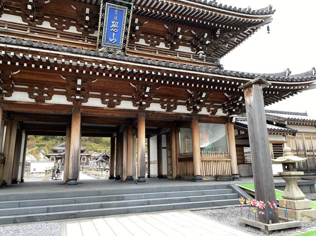 JTB旅物語でいく秘境の旅 一日目<br />伊丹から青森空港へ<br />台風直撃か<br />であきらめかけていたが、昨夜から雨風収まって出発<br />中止だと4日間暇になるとあせった。<br />とりあえず青森に行ける<br />空港からまず昼食 青森アスパム到着 1時間半滞在<br /><br />1時間半休憩1回挟んで恐山へ<br />1時間かからず むつグランドホテルへ<br /><br />1日1ヶ所の観光 ホテルでゆっくりって<br />8時から寝てしまった