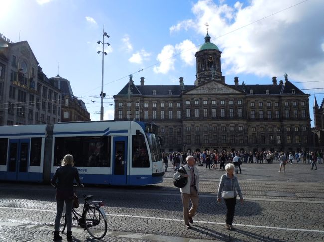 アムステルダムでの観光は市内での宿泊にしようと思いましたが、それ以外にまわりたいと思う周辺の近郊に行こうと思ったらアムステルダムだとあんまり便が良くなさそう…というのでどこがいいかなと地図を見て検討し、ゴーダを拠点に回り、最終的にアムステルダムに滞在することにしました。