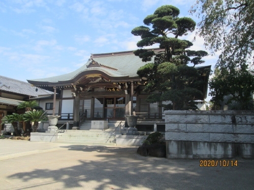 日蓮宗宗賢寺の歴史を語る記述は有りません。又石仏も見当たりませんでした。<br />