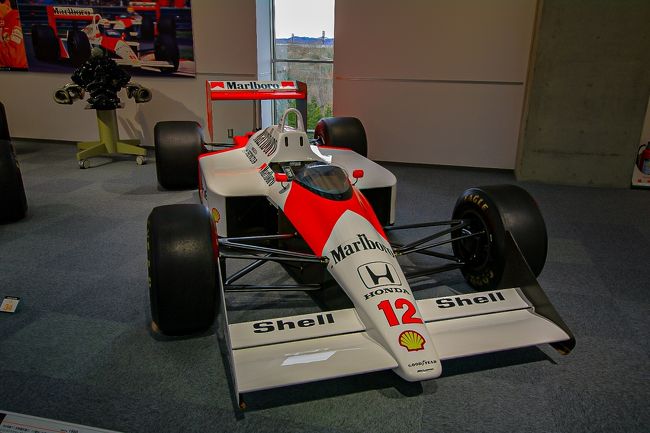 前の年に東京に転勤し、一度行ってみたかったもでぎツインリンクスにある、ホンダコレクションホールに行った時の回顧録。<br /><br />レースはホンダのDNAという言葉通り、様々なレーシングカー・バイクがコレクションされていて、昔テレビでしか見た事のない、F1やバイクを実際に見る事ができ、わくわくさせられた。<br /><br />2009年と可成り昔の写真なので、今と展示内容が変わっていると思われるますので悪しからず。