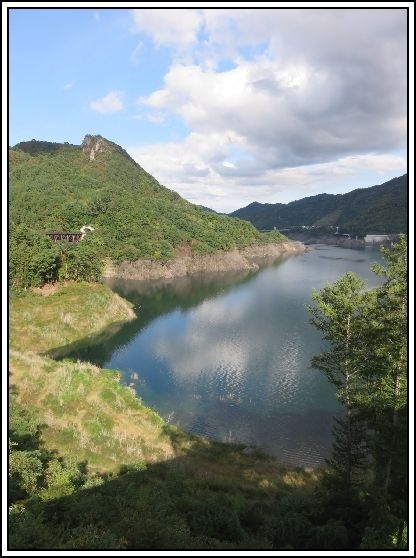 GoToトラベルの恩恵にあずかろうと、今まで気になっていた温泉旅館に<br />行こうと思っています。<br /><br />まずは、草津温泉。<br />いつもならば安価なお宿ばかり選ぶ私ですが、以前から気になっていた<br />旅館を予約しました。（それでもやっぱり安価なプラン´ω｀）<br /><br />予定通り出発したのにまずは私が忘れ物をして帰宅。（30分のロス）<br />さらに連れが自分の鞄を忘れるというありえない失態でまたもや帰宅。<br />（2時間のロス）<br /><br />初っ端からグダグダな旅行になってしまいましたが、大好きな硫黄泉を<br />堪能できて満足です。