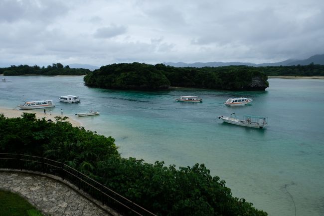 夏休みGOTOキャンペーンを利用して沖縄の八重山諸島の小浜島へ行ってきました。<br />三泊三日で小浜島を堪能してきました！<br />最終日は宿をチェックアウトして石垣島をレンタカーを借りて一周してきました。<br />あいにくの雨模様でいまいち綺麗さは低かったが、まぁしょうがないって諦めです！<br />石垣島も観光スポットも一日あれば周れる広さなのでお手頃なレンタカー巡りでした。<br />今回の夏休みは天気に恵まれなかったですが、はいむるぶしでゆっくり出来たので良しとしましょう。<br /><br />パック旅費　48250円<br />船代　1960円<br />バス代　540円<br />レンタカー　1250円<br />ガソリン代　450円<br />レンタルサイクル　600円<br />駐車場代　100円<br />食費　5500円<br />合計　58700円