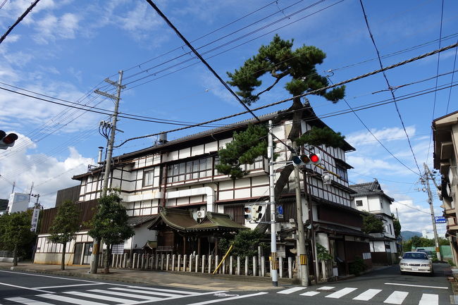 天橋立や伊根の舟屋が有名な「海の京都」宮津市です。<br /><br />これまで車や電車で観光地に行く時に、「通過」したことはありましたが、宮津駅周辺はノーチェックでした。<br /><br />しかし調べてみると、これという観光スポットは無いものの旅館が多くあり、ゆったりと宿泊して滞在するには適した場所っぽい。<br />さらに魚介類料理が自慢のお宿が多い・・。<br />思い立ったが吉日、すぐに特急を予約していってきました。<br /><br />お宿は佇まいが素晴らしい「文人墨客の宿 清輝楼」さん。