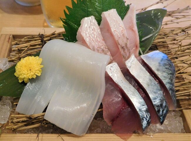 松江にブラリと寄った後、再び出雲に戻る。<br /><br /><br />夕刻が迫り、人々が家路を急ぐ頃。<br />駅前にある一軒の暖簾をくぐる。<br /><br />「いらっしゃいませ!」元気な声で迎えられた。<br />地元のお店で、地元の食材と地酒を食す。<br />これも『旅』の醍醐味だ。<br /><br /><br />今宵の宿まで移動し、温泉につかる。<br />疲れが少しずつほぐれてゆく。<br />山陰の夜が心地よい。<br /><br /><br />