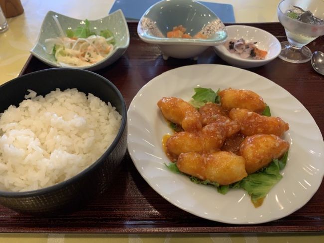 秋田市の山王界隈は、ビジネス街となっていて、県庁、市役所、裁判所など国の機関も多い。また、民間の事務所ビルも多いため、ランチを提供するお店もたくさんある。<br /><br />１０月いっぱい、飲んで食べて応援キャンペーンをしていることだし、回ってみる。