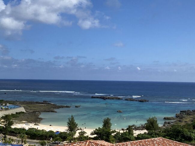 シルバーウィークの沖縄旅が台風で行けなくなった場合の保険として、海に入るラストチャンスとして宮古島も予約。<br />ホテル前ビーチから行けるシュノーケルスポットとしては、最高のサンゴ礁でした!<br /><br />