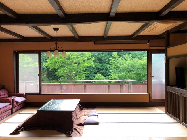 外出自粛規制解除後の初旅行。3世代で、谷川岳をのぞむ檜の宿・水上山荘に行ってきました。行きも帰りも道路がガラガラ。真夜中なみのスムーズさで宿につきました。