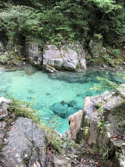 久しぶりのドライブは引き込まれるブルーの阿寺渓谷・大した山登りでも無いのに脹脛の筋肉痛・体力低下です』木曽・塩尻(長野県)の旅行記・ブログ by  rinnmamaさん【フォートラベル】