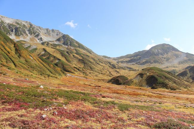 立山・室堂の紅葉を見に行ってきました。<br />ピークには少し早かったようでしたが、すばらしい景色でした。<br />