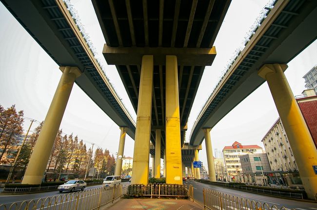 上海は高架道路や大きな橋が多く、かつ複雑に交差しているところが多いので、設計大変だったろうなと感心する。