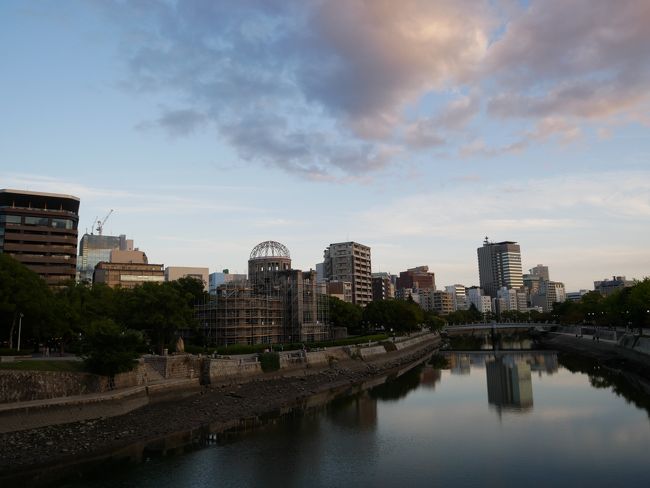 2泊3日で広島ひとり旅をしました。<br /><br />日本人であるならばいつか必ず平和記念公園に行くべきだと思っていましたがショックを受けるのが怖くてなかなか実現できずにいました。<br />コロナで生き方を考えたり、私もそろそろ自分の言葉で平和について語れる母ちゃんにならないといけないのではないかと思い、この度行くことに決めました。<br /><br />行程<br />1日目 平和記念公園←今回はこちらです。<br />2日目 宮島<br />3日目 原爆関連のスポット<br /><br />辛かったけれど行ってよかったと心から思います。