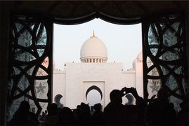 美し過ぎるアラブの芸術！シェイク・ザイード・グランド・モスク