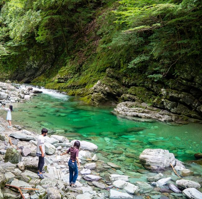 雨の中の中津渓谷もよかったけど<br />お天気いいし、もう一個渓谷行きたいわ!<br /><br />ということで日曜市のあと<br />ドライブがてらまた渓谷に行きました。<br /><br />スケジュール---<br /> 9/12土 羽田→高知<br />●9/13日 高知→羽田