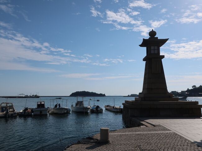 今月2回目の旅は、広島・福山を目指します！<br /><br />広島行きを決めたのは<br />JALの「最大半額！今だからお得な広島旅」キャンペーンを<br />利用しようと思ったから。<br />Gotoトラベルから東京が除外されたので<br />このキャンペーンの割引を使っちゃいます。<br /><br />だって30,000円の予約で助成額15,000円という<br />Goto並みの太っ腹！広島県もJALもすごい♪<br /><br />その後、東京もGoto対象になりましたが<br />予約取り直しも面倒なのでそのまま行っちゃいます。<br />まぁ約半額という点では変わらないので・・・<br /><br />もちろん目的は、福山天満屋を訪れること。<br />でもデパートだけじゃもったいないので<br />鞆の浦やサウナ島としてサウナーに大人気の仙酔島へも行っちゃいます。<br /><br />でもでもコロナの影響がいろいろ出ていて<br />ちょっとイライラすることも(&gt;_&lt;)<br />そのイライラ解消のためサウナでデトックスしてきました。<br />美味しいものも食べたし、欲しいものも買ったし・・・<br />もちろんデパートも満喫してきました！<br />