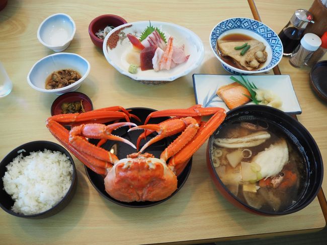 旦那が2連休なんだけど、まだ泊まりで行くのも気が引ける会社だから、日帰りで行ける場所を考え、新潟の海の幸を食べにドライブして来ようと決めて出かけてきました。<br />新潟に行くなら、長岡に鎮座する「高龍神社」にもいつか参拝してみたいと思ってたので寄ってもらい、ついでというのもなんですが...朱い大きな社殿が印象的な「宝徳山稲荷大社」にも参拝させて頂きました。<br />お昼は寺泊中央水産でズワイガニの付いた定食を食べてきました。<br /><br />日帰りのちょっとした新潟旅、良ければご覧なってください^^