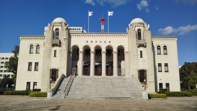 令和2年4月スタートの朝ドラ「エール」の舞台になった愛知県豊橋市を再訪した。<br />前回の訪問時に寄らなかった吉田神社と豊橋ハリストス正教会へ行くとともに、吉田城址を再訪した。さらに前回は外から眺めるだけだった豊橋市公会堂の内部を短時間ながら見学することができた。<br />（2020.10.24旅行記の作成開始）