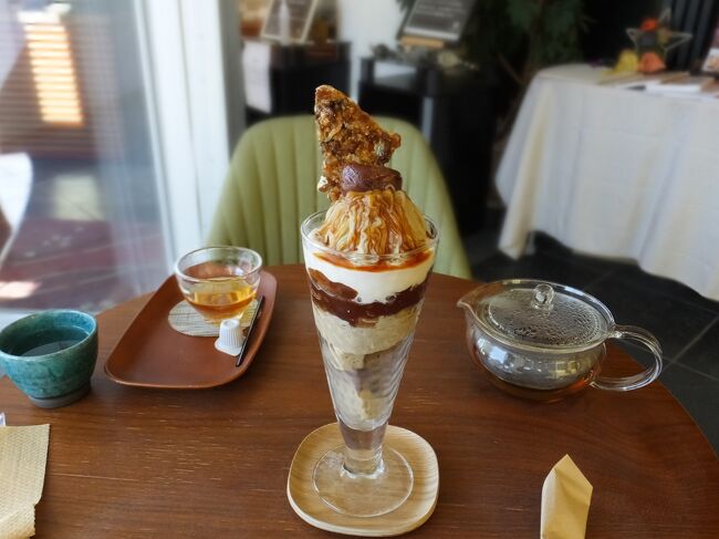 今回は「cafe甘」特集です。<br />現在、金沢市内に3店舗ある和カフェ「cafe甘」の一押しメニューをセレクトしてみました。<br /><br />10月25日、和菓子の老舗「越山甘清堂」の 和カフェ「cafe甘 杜の里店」を訪れました。<br /><br />10月27日、和菓子の老舗「越山甘清堂」の和カフェ『Cafe甘本店』にお邪魔しました。<br />和菓子の老舗がプロデュースする和カフェの季節限定の和スイーツを堪能。 <br /><br /> 11月01日、ひがし茶屋街を散策後、茶屋街からもほど近い和菓子の老舗「越山甘清堂」の和カフェ『cafe甘stand』にお邪魔しました。<br /><br /><br /><br /><br /><br />金沢へ・・・・・